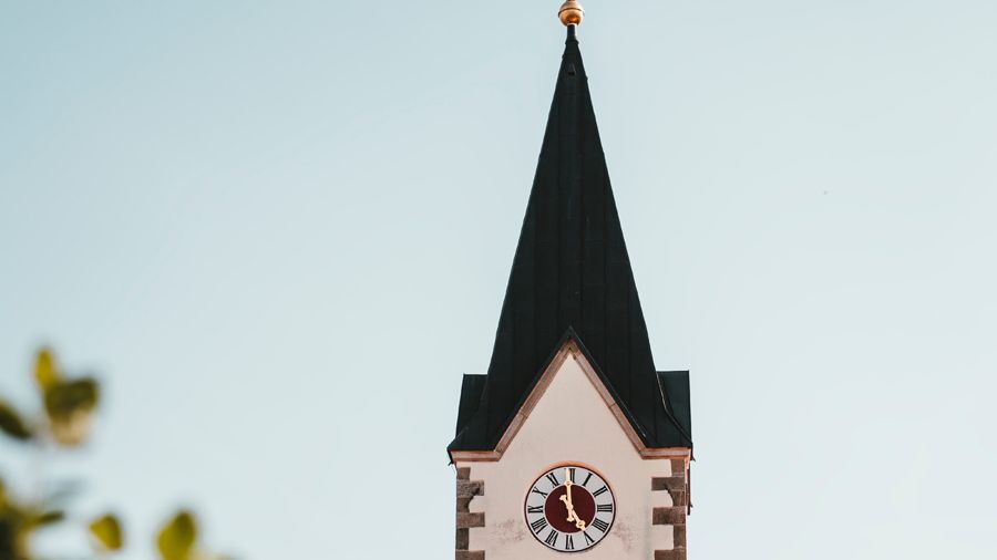 Kirchturm. Foto: FelixMittermeier / unsplash.com