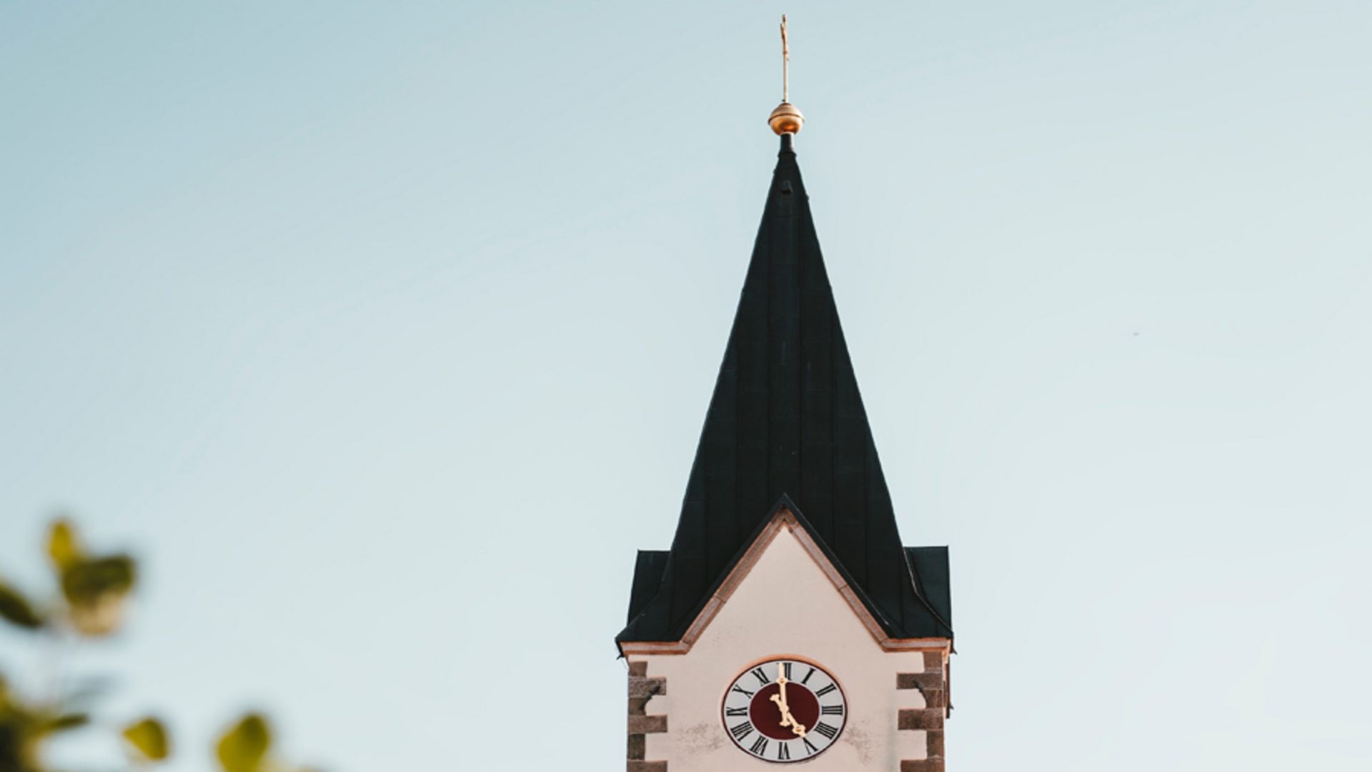 Kirchturm. Foto: FelixMittermeier / unsplash.com