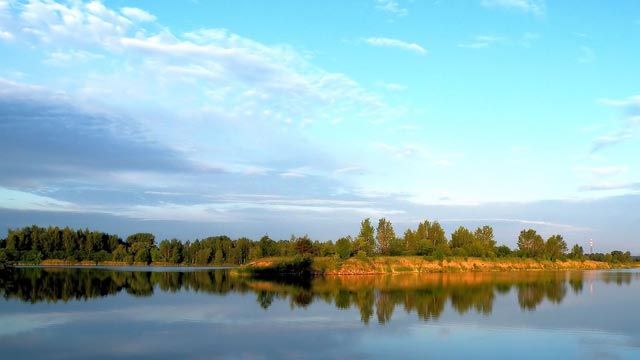 Flusslandschaft. Foto: hansbenn / pixabay.com