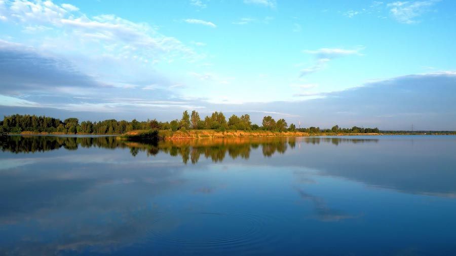 Flusslandschaft. Foto: hansbenn / pixabay.com
