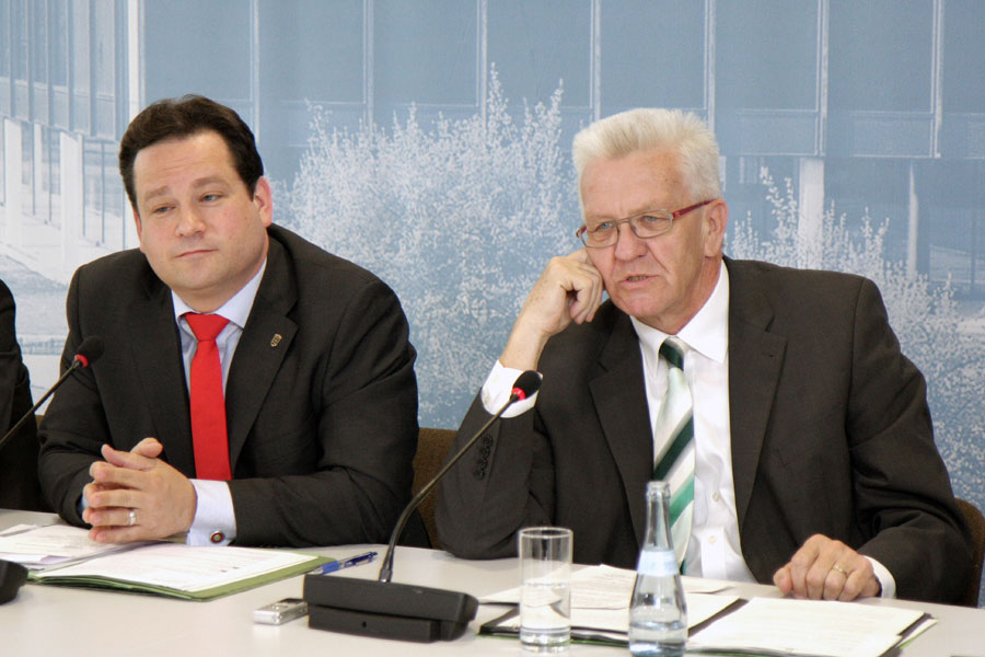 Winfried Kretschmann und Alexander Bonde bei einer Pressekonferenz 2014. Foto: Staatsministerium Baden-Württemberg